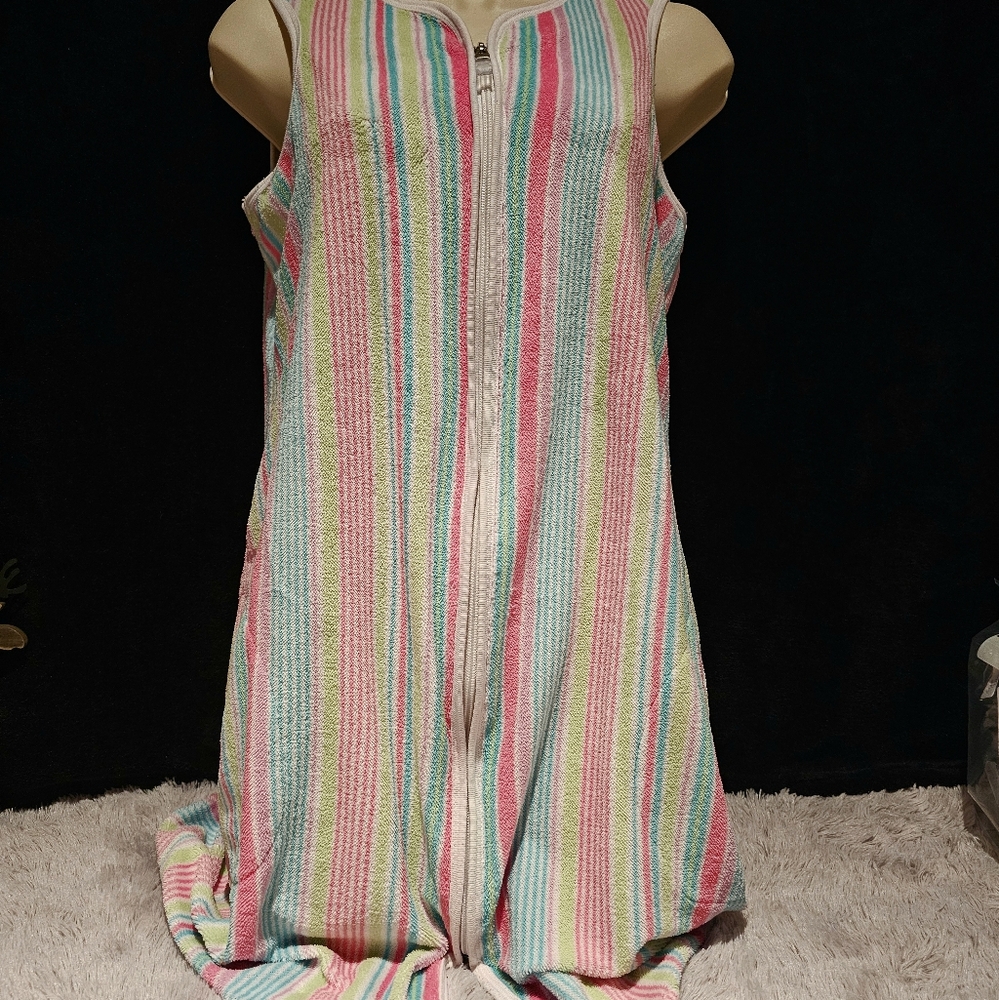 Woman's Adonna Soft Terry Lounger with Front Zipper and Side Pockets. Size S